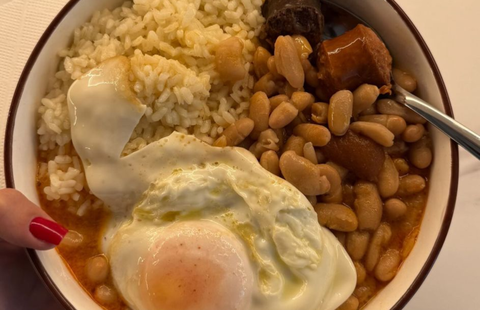 La versi�n de la fabada asturiana que LolaLolita ha compartido en sus historias de Instagram