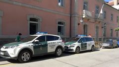 Vehculos de la Guardia Civil ante el edificio de los juzgados de Monforte, en una imagen de archivo