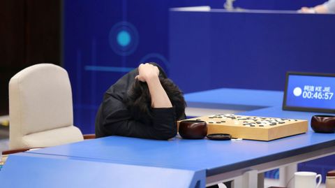 El jugador chino Ke Jie durante una de sus partidas contra el programa de inteligencia artificial de Google AlphaGo en Wuzhen (China).
