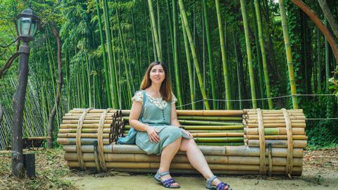 La gallega Patricia Novas en un banco de bamb� en Corea del Sur.