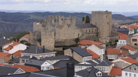 El castillo medieval preside Castro Caldelas