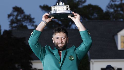 Jon Rahm celebra el ttulo en el Masters de Augusta