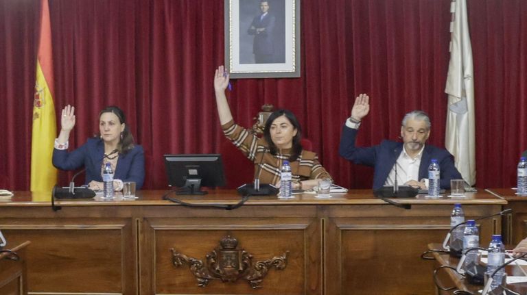 María Reigosa se sienta al lado de Elena Candia en los plenos de Lugo