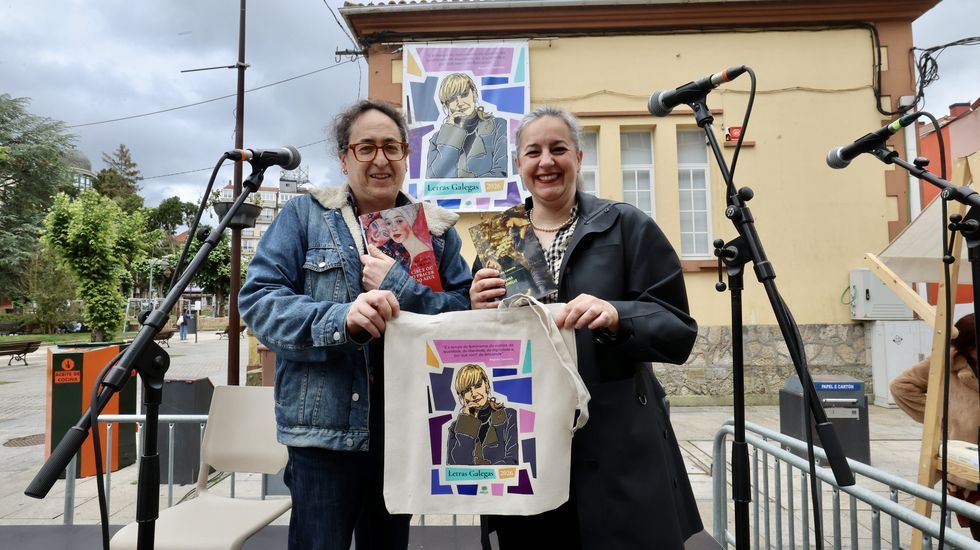 A entrega dos Premios Bos e Xenerosos 2026, &iexcl;en imaxes!.Mon Lendoiro e Maruxa Su&aacute;rez, co dese&ntilde;o feito de Bego&ntilde;a Caama&ntilde;o 