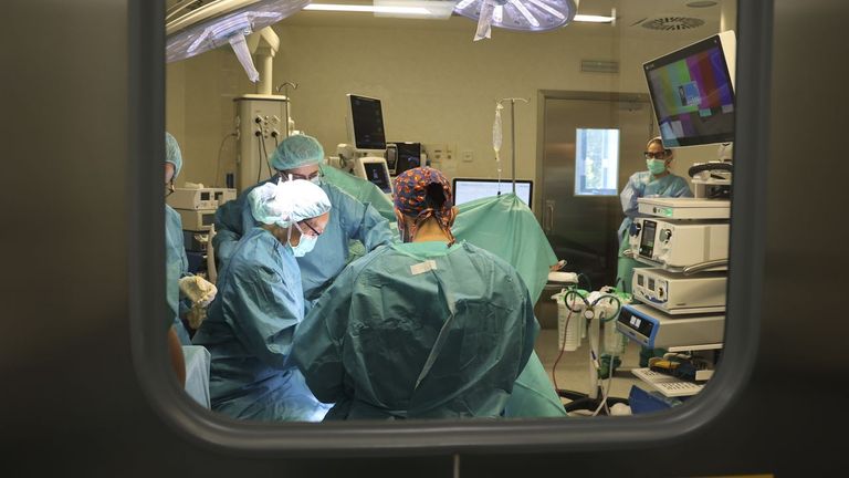 Xunta, CHUS y USC colocan a Santiago y Teo entre los diez concellos con mayor renta media de Galicia