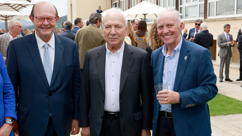 El Director General de�Impulso Industrial Alternativo, Francisco Cuervo; el presidente de Reny Picot, Francisco Rodr�guez; y el presidente de la Asociaci�n del D�a de Galicia en Asturias, Manuel Fern�ndez, durante el c�ctel ofrecido en los Encuentros en el Eo 2026