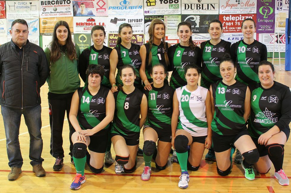 Rosalino, Ux�a Caama�o, Mar�a, Ana V�zquez, Eva, Ana, Vanesa y Jessica, de pie. Abajo, Loreto, Sof�a, Ana, Ux�a Garc�a, Bea y Noelia. 