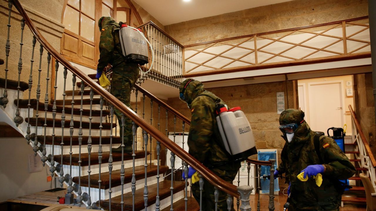 La Brilat desinfecta la Residencia Saraiva de Pontevedra.