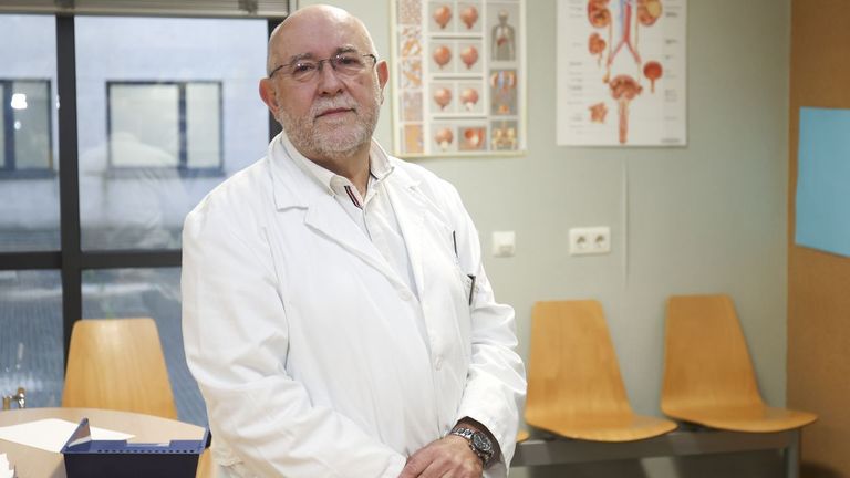 Camilo García, urólogo: «El 80 % de los pacientes con cáncer de próstata van a poder curarse»