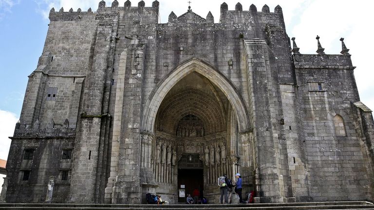 Cen voces do Coro de Porto cantan na Catedral de Tui