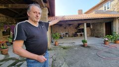 Fernando Martnez Pieiro, el pasado 10 de mayo, en la casa de su madre que rehabilit para vivienda turstica en Portas