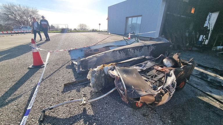 Un incendio quema el prototipo de coche de Fórmula 1 de la Universidad de Vigo: «Llevábamos un mes trabajando»