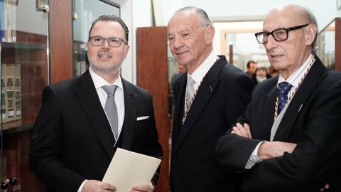 Federico Martinn Torres, a la izquierda, con los acadmicos Alberto Juff Stein y Marcelino Gonzlez Martn