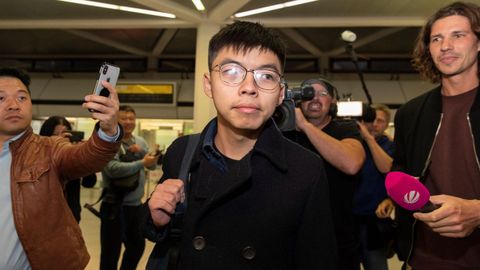 El activista hongkons Joshua Wong, a su llegada la noche del lunes a Berln
