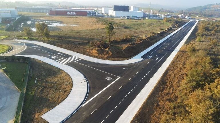 La calle que permitirá desarrollar una nueva fase en el polígono de O Reboredo ya está terminada