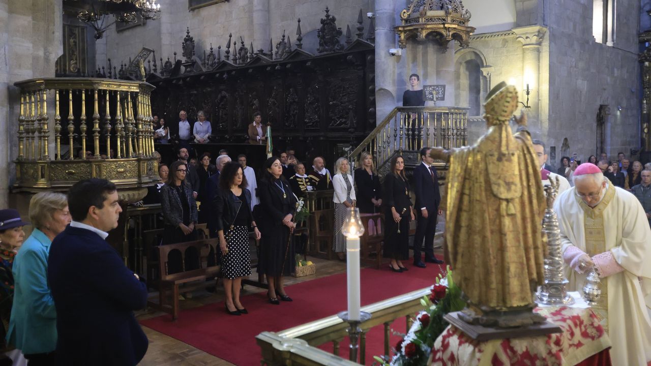 Imaxes&nbsp;da tradicional ofrenda a San Froil&aacute;n na Catedral de Lugo.Jacobo Sutil, Jorge Rey y Miriam Louzao presentaron el festival