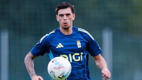 David Costas, el quinto jugador del Real Oviedo en portar el brazalete esta temporada