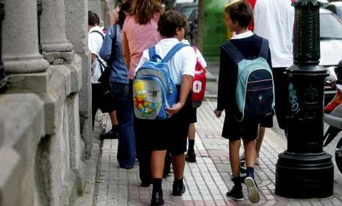 Una familia gallega paga de media 1.121 euros por curso y nio si va a un colegio privado.
