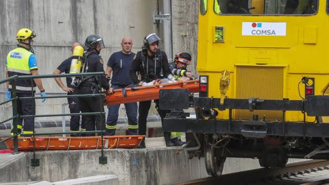  Adif realizó este miércoles un simulacro de descarrilamiento de un tren de viajeros, con conato de incendio, en las inmediaciones de la boca norte de los túneles de la Variante de Pajares, un ejercicio previo a la puesta en servicio de esta infraestructura de la línea de alta velocidad León-Asturias