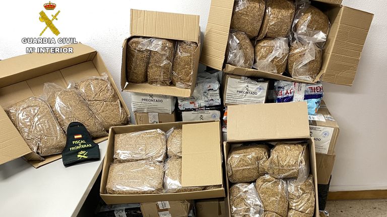 El tabaco de contrabando que llega de Portugal se fabrica en China y la India