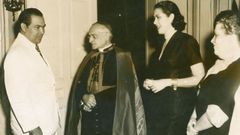 De izquierda a derecha, Fulgencio Batista, el cardenal Manuel Arteaga, Marta Fernndez Miranda, esposa del dictador cubano, y Emelina Miranda, natural de A Pontenova, no de Ribadeo, como tradicionalmente se crea