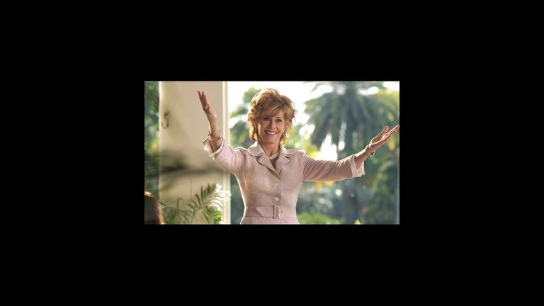 Jane Fonda, una madre que no deja volar del nido a su hijo, humor negro con «Un funeral de muerte» y acción a tope de la mano de Tom Cruise en «Minority Report»