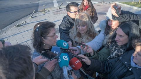 Familiares de las víctimas ante de entrar en la Audiencia de Lugo