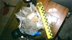 La herona se hall en paquetes
que, algunos, pesaban ms de un kilo; en bolsas que
pensaban varias decenas de gramos y fue necesario
realizar el test para confirmar la sustancia.