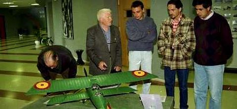 El auditorio acogi una muestra aeronutica en 1996 ?en la foto?, en el 70 aniversario del vuelo de Loriga.