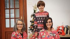 Suellen estas Navidades junto a su madre, Charo, gallega que emigr a Ro hace ms de sesenta aos, y su hijo Gael
