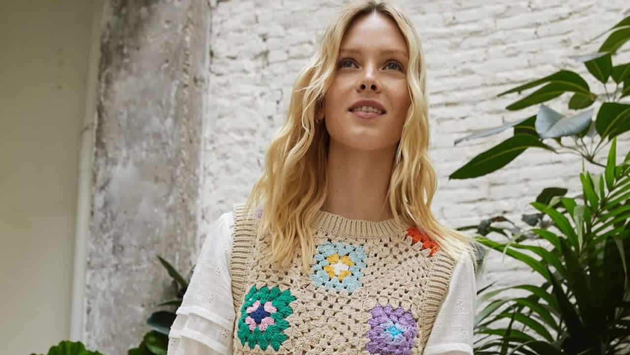 El loro Curro regresa a su hogar en Os Me&aacute;ns, Vila&ntilde;o: ¡las im&aacute;genes!.Martina Lubi&aacute;n en el Palacio Real de Par&iacute;s