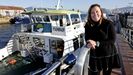 A empresaria, Mara Jess Otero, fotografada xunto a un barco da sa navieira en Vigo
