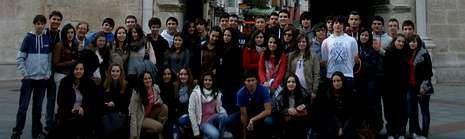 Estudiantes del instituto de Sarria participaron recientemente en una excursi�n a Burgos y San Sebasti�n.