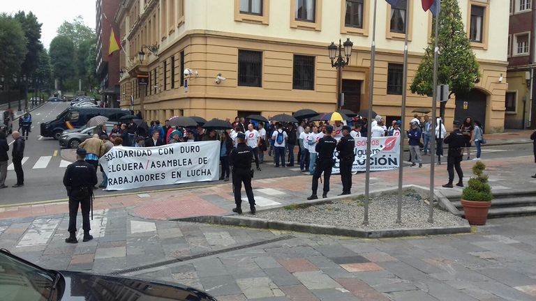 Los trabajadores de Duro Felguera protestan el día de la junta de accionistas de la empresa