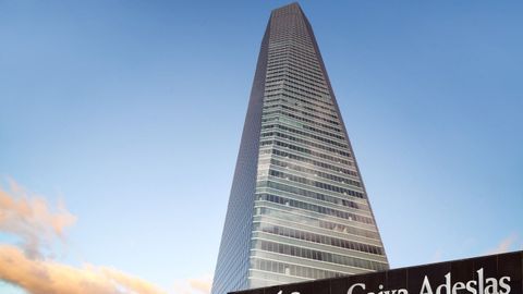 TORRE DE CRISTAL (Madrid) - Es el edificio ms alto de Espaa (250 metros) y el tercero en nmero de plantas (50 pisos). Forma parte del rea de Negocios Cuatro Torres.