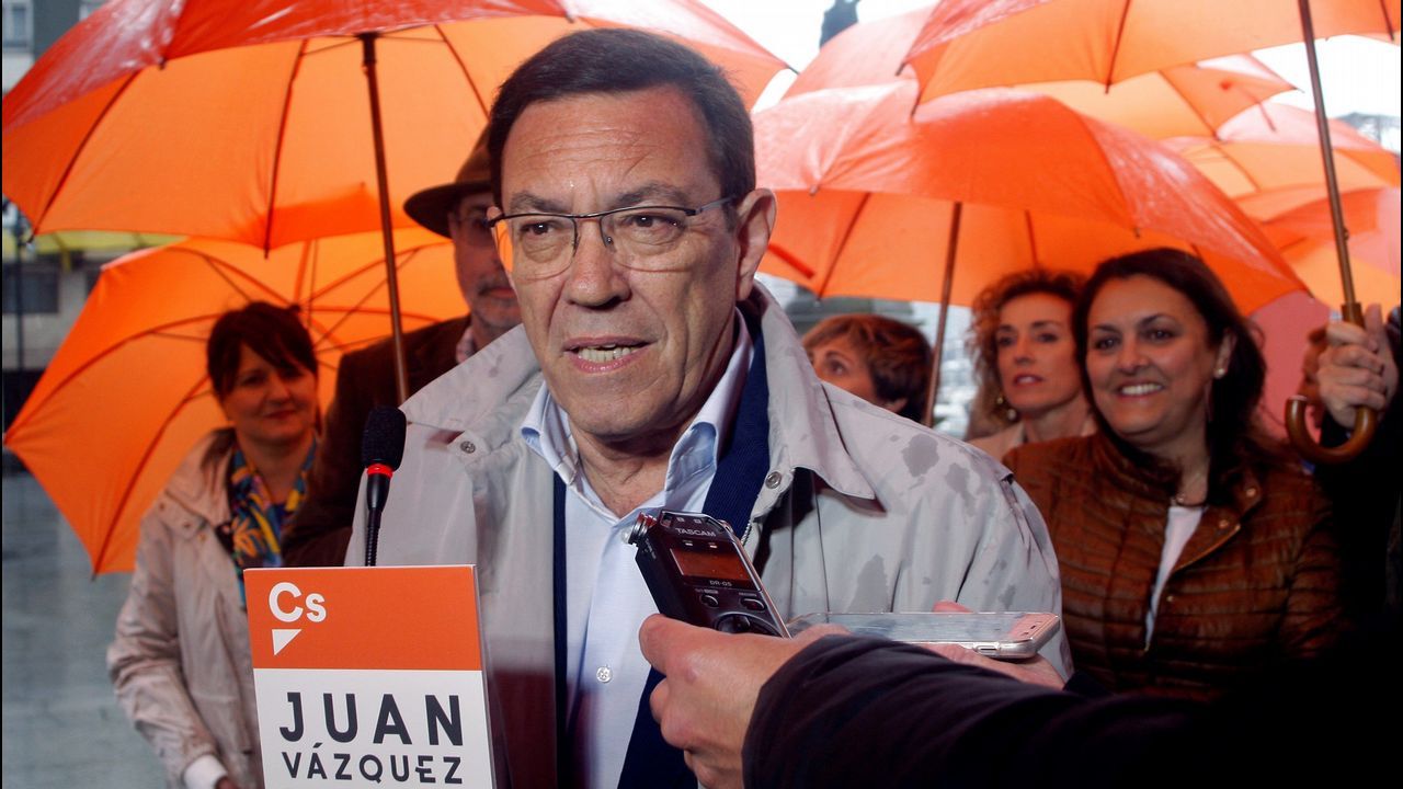 El candidato de Ciudadanos a la presidencia de Asturias, Juan V�zquez, en el inicio de campa�a 