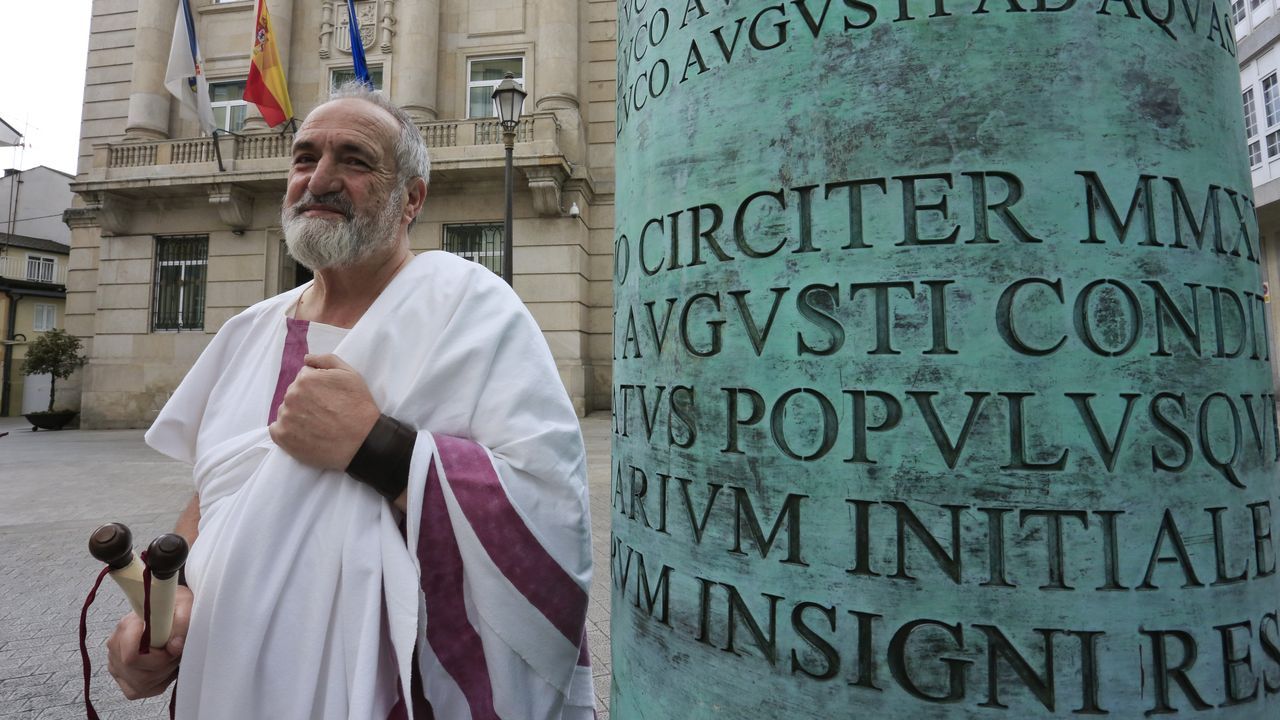 Bujn personifica a Paulo Fabio Mximo para explicar a historia da cidade en paseos tursticos