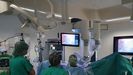 Urólogos operando con el robot Da Vinci en el Hospital Universitario A Coruña (Chuac)