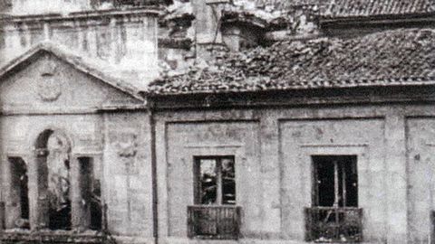 El Ayuntamiento de Oviedo despus de su destruccin en 1934. La imagen forma parte del libro Paisaje Apocalptico para despus de una guera. Oviedo: la ciudad martir (1934-1936)