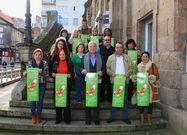 Algunos de los 19 participantes en el acto de promoci�n junto al alcalde, Ram�n Garc�a 