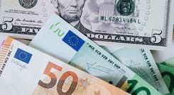 Billetes de euro y dlar