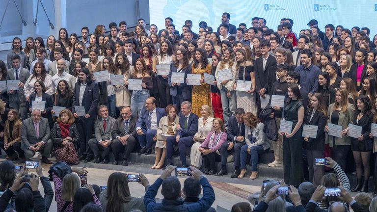 Casi medio millar de universitarios, reconocidos por su excelencia con los premios Ángela Ruiz Robles