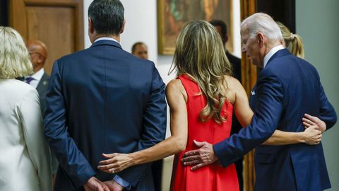 Pedro Sánchez y su mujer, Begoña Gómez, reciben al presidente de EE.UU. Joe Biden, en el Museo del Prado