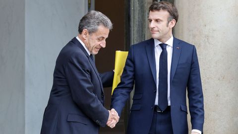 Sarkozy y Macron, tras reunirse ayer en el Elíseo. 