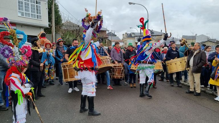 El Fulión da Mourela p'acá en el desfile de entroido de Manzaneda.