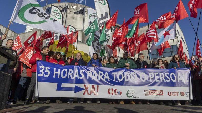 El Gobierno comienza a implantar la jornada de 35 horas a 250.000 funcionarios del Estado