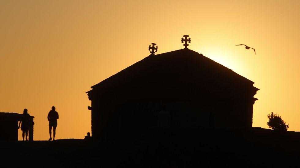 Primer da del Festival Agrocuir.Santuario de A Lanzada, al ponerse el sol