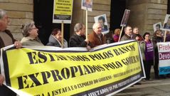 Protesta de afectados por las preferentes en el Obradoiro