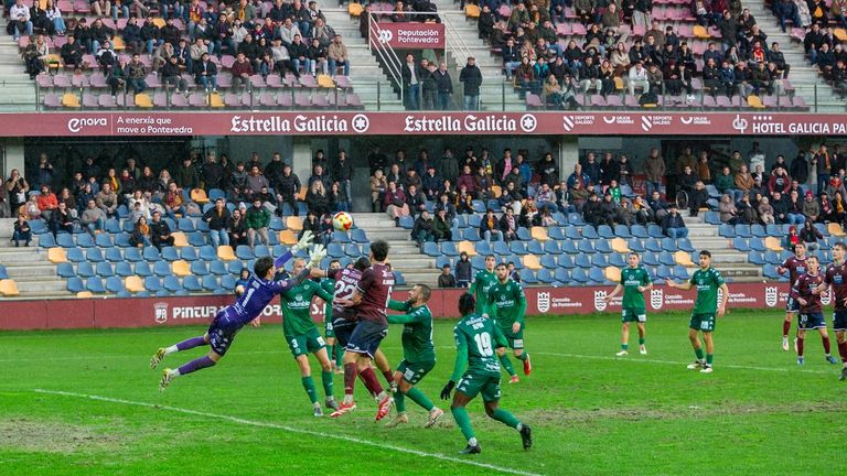Poco fútbol y reparto de puntos entre Pontevedra y Arenteiro (1-1)