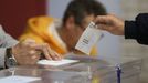 Votación en un colegio electoral de Ferrol en las últimas municipales.